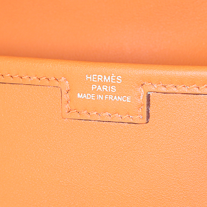 Bolsito de mano Hermes Jige en cuero swift naranja - Detail D3
