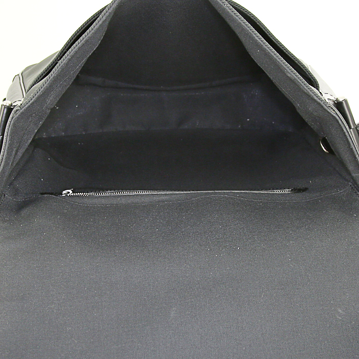 Louis Vuitton Viktor shoulder bag in anthracite grey taiga leather and dark green canvas - Detail D2