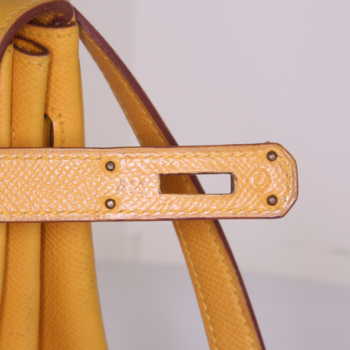 Bolso de mano Hermes Kelly 35 cm en cuero epsom amarillo - Detail D5