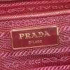Bolso de mano Prada Bauletto en cuero saffiano rojo - Detail D3 thumbnail