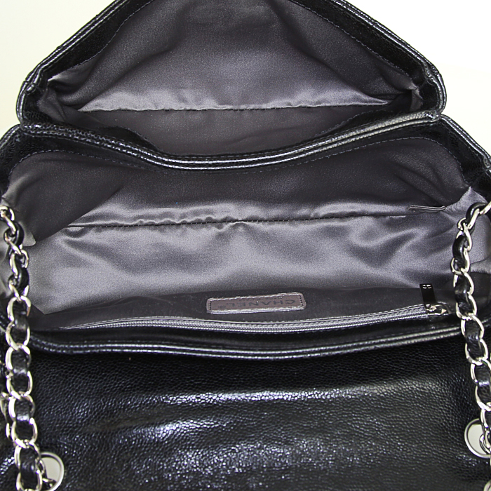 Sac à main Chanel 2.55 en cuir grainé matelassé noir - Detail D2