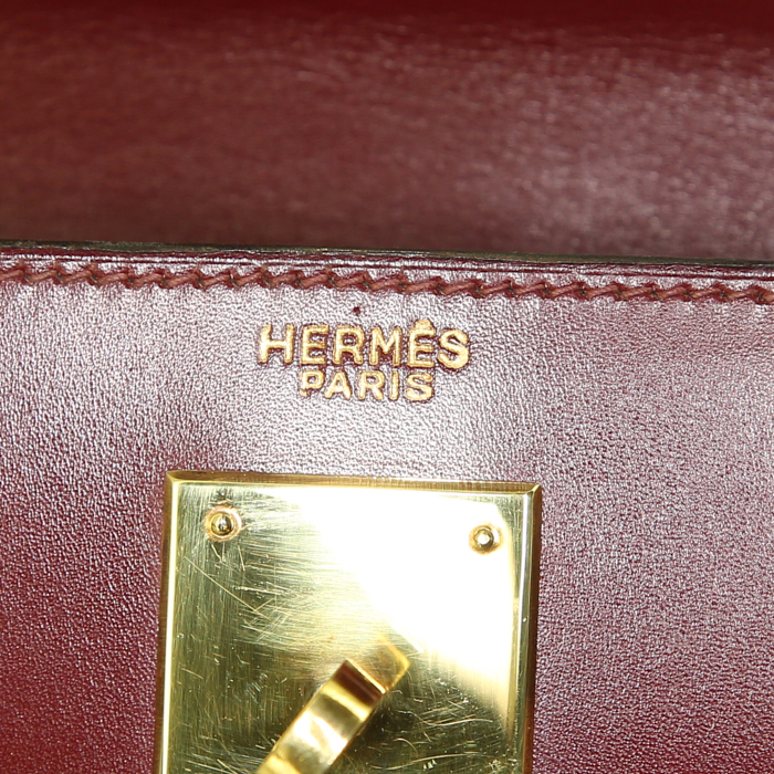 Sac à main Hermes Kelly 28 cm en cuir box bordeaux - Detail D4