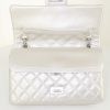 Chanel Timeless shoulder bag in silver quilted leather - Detail D3 thumbnail