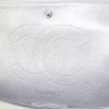 Bolso bandolera Chanel Timeless en cuero acolchado plateado - Detail D5 thumbnail