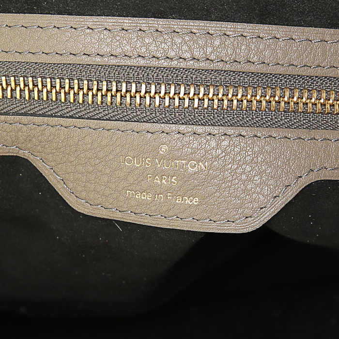 Borsa Louis Vuitton Cirrus in pelle Mahina color talpa - Detail D3