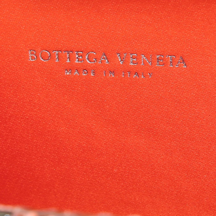 Pochette Bottega Veneta Knot en satin orange Poppy et serpent d'eau orange - Detail D3