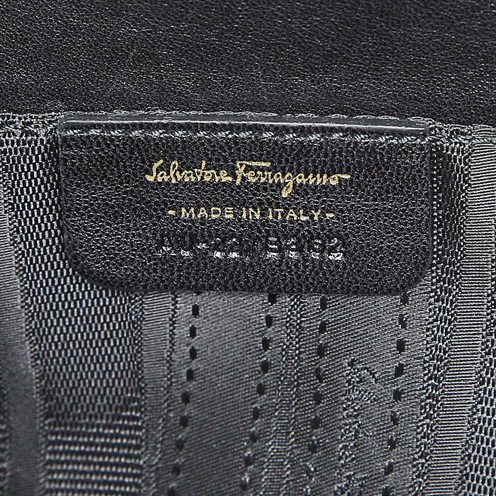 Borsa a tracolla Salvatore Ferragamo in pelle nera e pelle verniciata nera - Detail D3