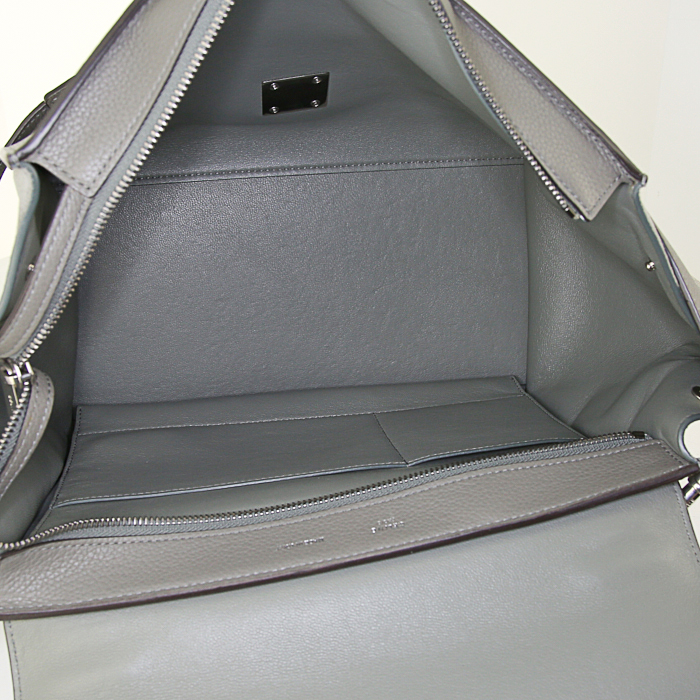 Sac à main Celine Trapeze moyen modèle en cuir gris et daim gris - Detail D3