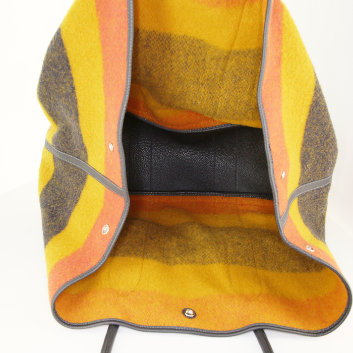 Hermes Garden weekend bag in yellow, brown and orange printed patern canvas and blue leather taurillon clémence - Detail D2