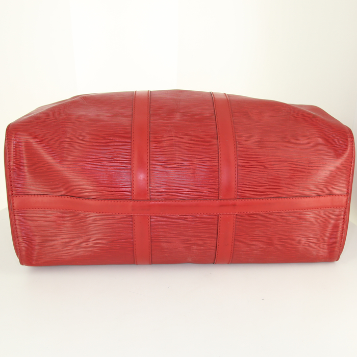 Sac de voyage Louis Vuitton Keepall 45 en cuir épi rouge - Detail D4