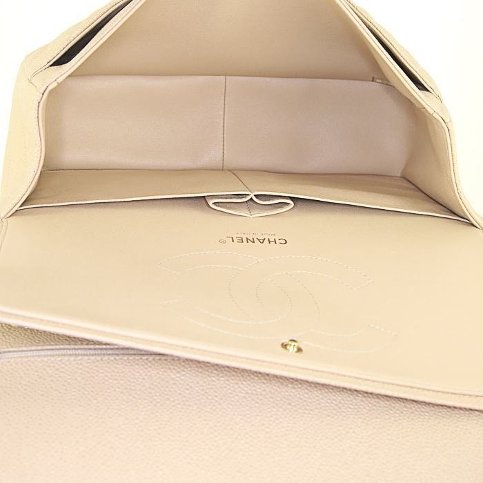 Chanel Timeless jumbo handbag in beige quilted grained leather - Detail D3