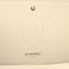 Sac à main Chanel Timeless jumbo en cuir grainé matelassé beige - Detail D4 thumbnail