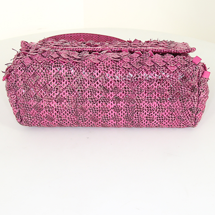 Bolso de mano Bottega Veneta Olimpia Tobu Intreccio en serpiente de agua rosa - Detail D4