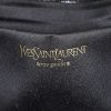 Pochette Yves Saint Laurent Belle de Jour en cuir vernis noir - Detail D3 thumbnail