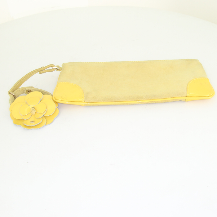 Pochette Chanel in camoscio beige e pelle verniciata gialla - Detail D4