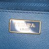Bolso de mano Prada Galleria modelo grande en cuero saffiano dos tonos azul y azul oscuro - Detail D3 thumbnail