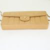 Chanel East West handbag in beige quilted leather - Detail D4 thumbnail