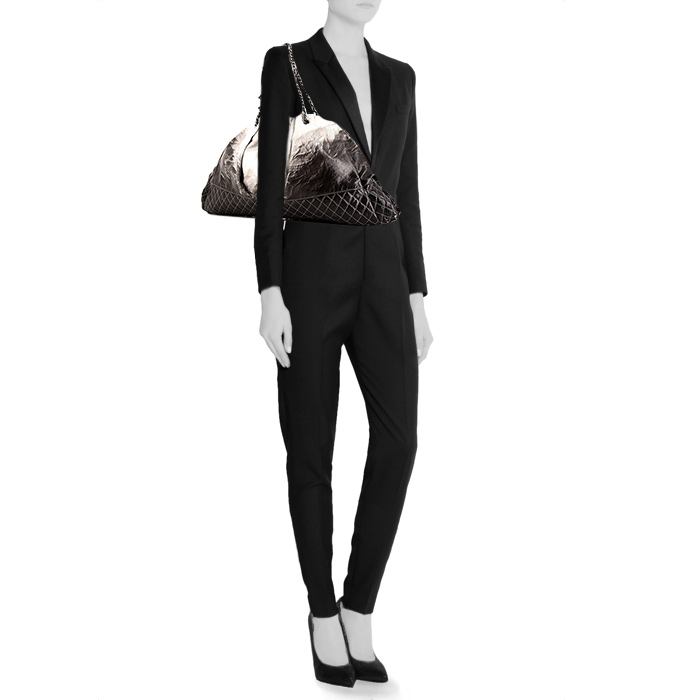 Bolso Cabás Chanel Grand Shopping en charol degradado gris y blanco y cuero acolchado gris Ardoise - Detail D1