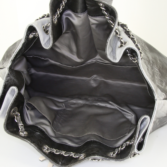 Chanel Grand Shopping shopping bag in grey and white shading patent leather and grey Ardoise quilted leather - Detail D2