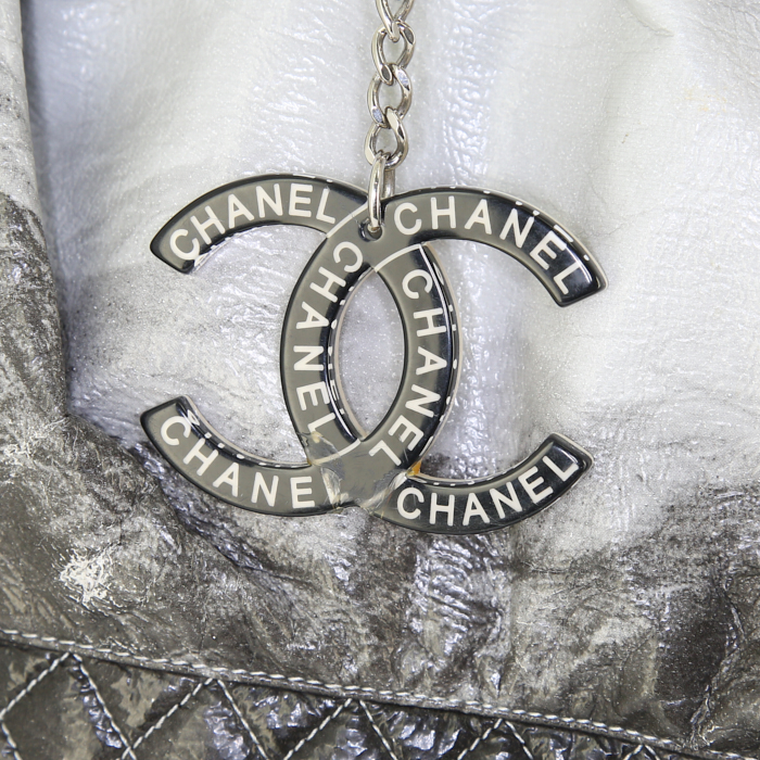 Chanel Grand Shopping shopping bag in grey and white shading patent leather and grey Ardoise quilted leather - Detail D3