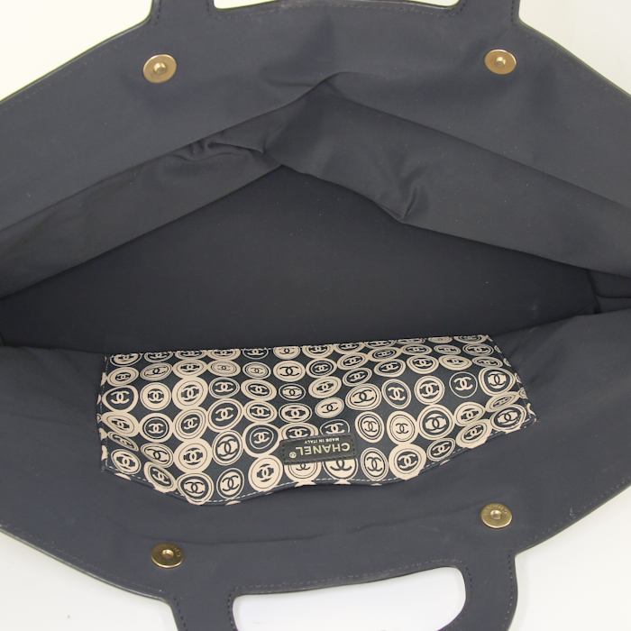 Shopping bag Chanel Grand Shopping in tela monogram bicolore nera e beige e pelle nera - Detail D2