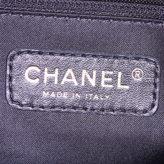 Borsa da spalla o a mano Chanel Shopping GST in pelle martellata e trapuntata nera - Detail D3