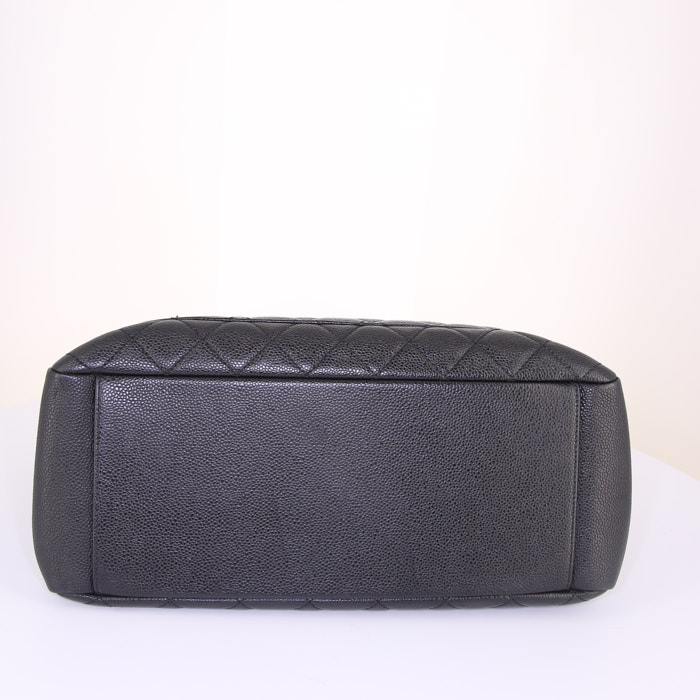 Sac porté épaule ou main Chanel Shopping GST en cuir grainé matelassé noir - Detail D4