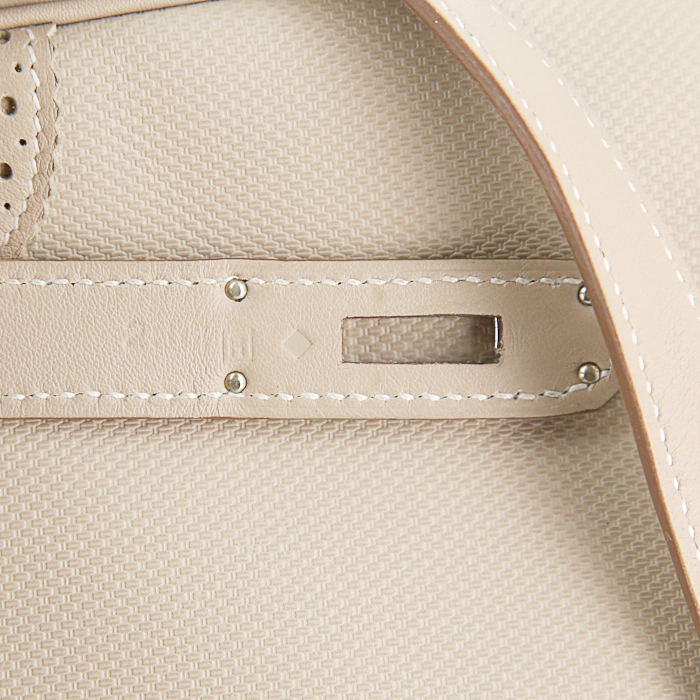 Sac à main Hermès Kelly Ghillies en cuir Swift gris-tourterelle - Detail D5