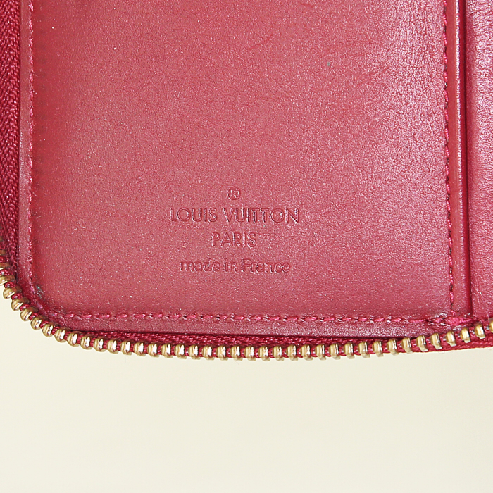 Portafogli Louis Vuitton in pelle verniciata monogram rossa - Detail D4