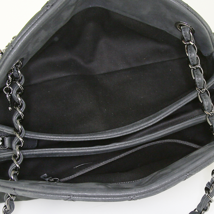 Sac à main Chanel Mademoiselle en cuir matelassé noir - Detail D2