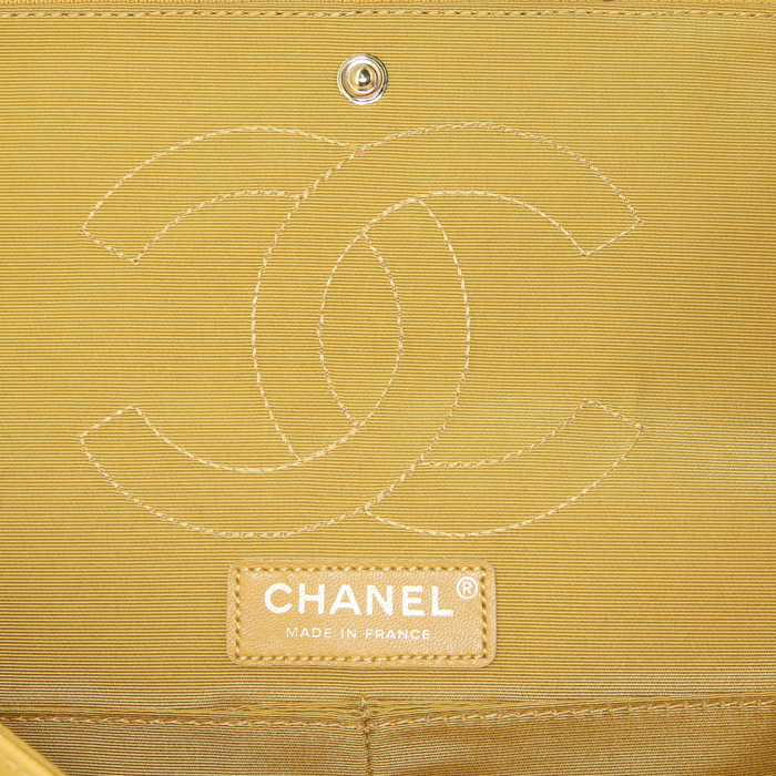 Bolso de mano Chanel 2.55 en tejido jersey azafrán - Detail D5