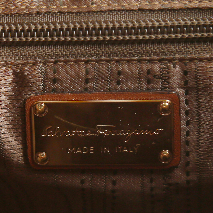 Salvatore Ferragamo shoulder bag in beige canvas and brown leather - Detail D3