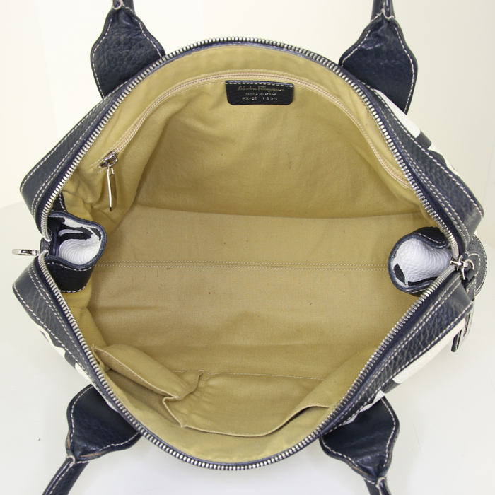 Sac à main Salvatore Ferragamo en cuir bicolore blanc et noir et cuir bleu-nuit - Detail D2