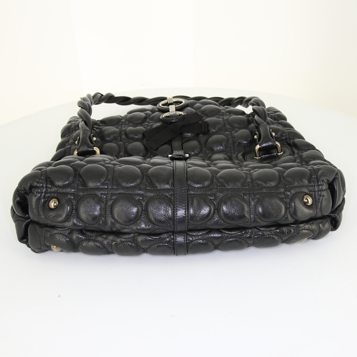 Sac à main Salvatore Ferragamo en cuir matelassé noir - Detail D4