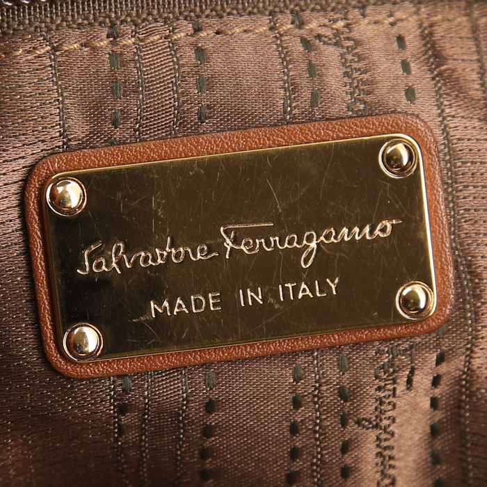 Sac à main Salvatore Ferragamo en cuir marron - Detail D4