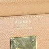 Bolso de mano Hermes Kelly 35 cm en cuero epsom color oro - Detail D4 thumbnail