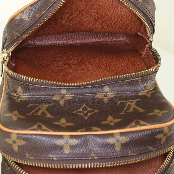 Sac bandoulière Louis Vuitton Amazone en toile monogram et cuir naturel - Detail D3