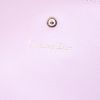 Bolsito de mano Dior Diorama Wallet on Chain en charol rosa pálido - Detail D3 thumbnail