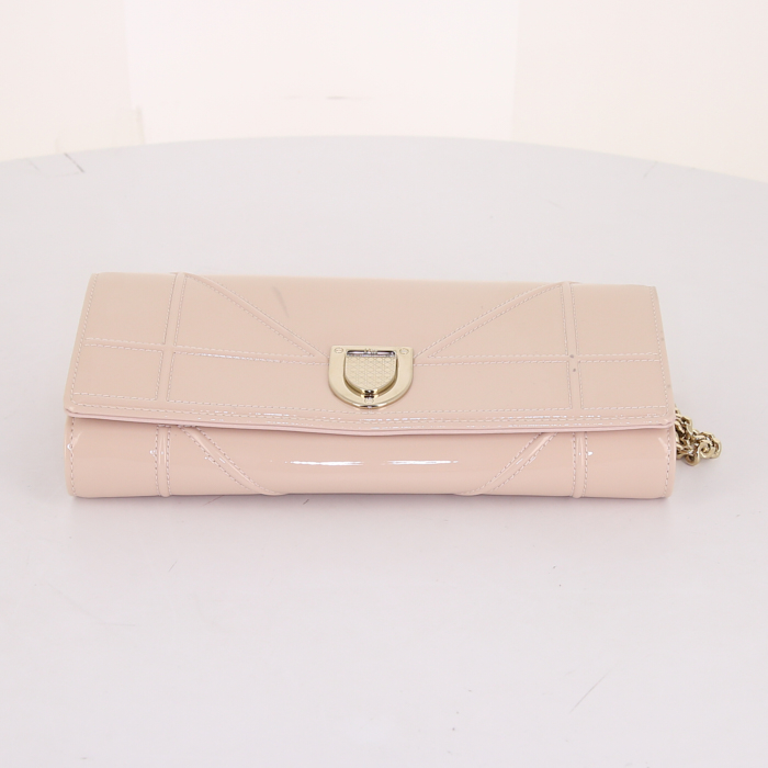 Dior Diorama Wallet on Chain pouch in varnished pink patent leather - Detail D4