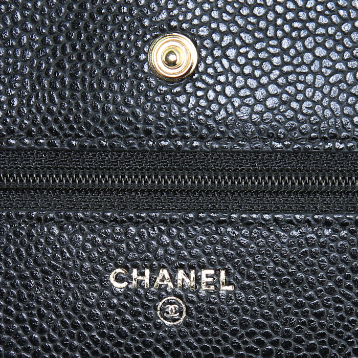 Chanel Wallet on Chain shoulder bag in black quilted grained leather - Detail D3