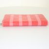 Louis Vuitton Zippy wallet in pink and red monogram patent leather - Detail D4 thumbnail