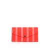 Portefeuille Louis Vuitton Sarah en cuir verni monogram bicolore corail et rose-saumon - 360 thumbnail