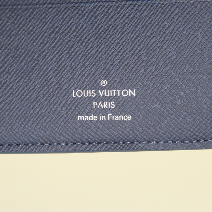 Portefeuille Louis Vuitton Slender en cuir taiga bleu - Detail D2