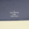 Billetera Louis Vuitton Slender en cuero taiga azul - Detail D2 thumbnail