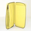 Portefeuille Louis Vuitton Zippy en cuir jaune - Detail D2 thumbnail