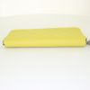Louis Vuitton Zippy wallet in yellow leather - Detail D4 thumbnail