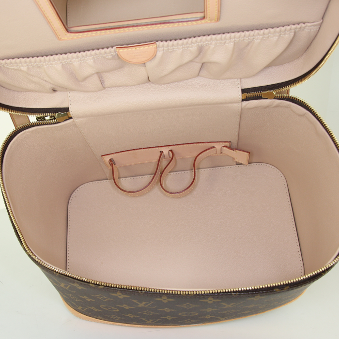 Vanity Louis Vuitton Vanity en lona Monogram marrón - Detail D3