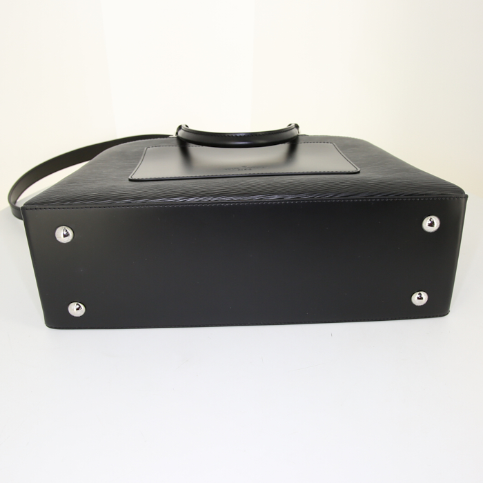 Louis Vuitton Kleber medium model bag worn on the shoulder or carried in the hand in black epi leather - Detail D5