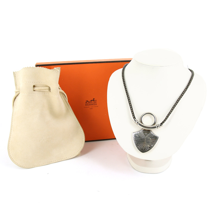 Collana Hermès Touareg in argento,  pelle nera e pelle color talpa - Detail D2