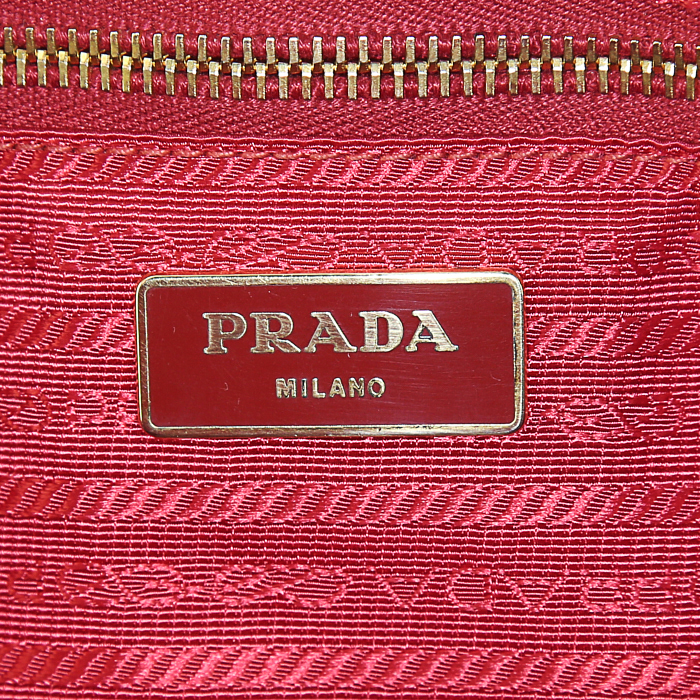 Sac à main Prada Bauletto en cuir saffiano rouge - Detail D3